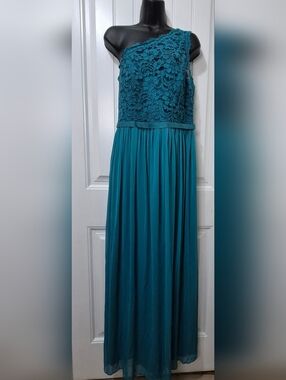 Stunning teal lace bridesmaid dress by David's Bridal Womens Size 12